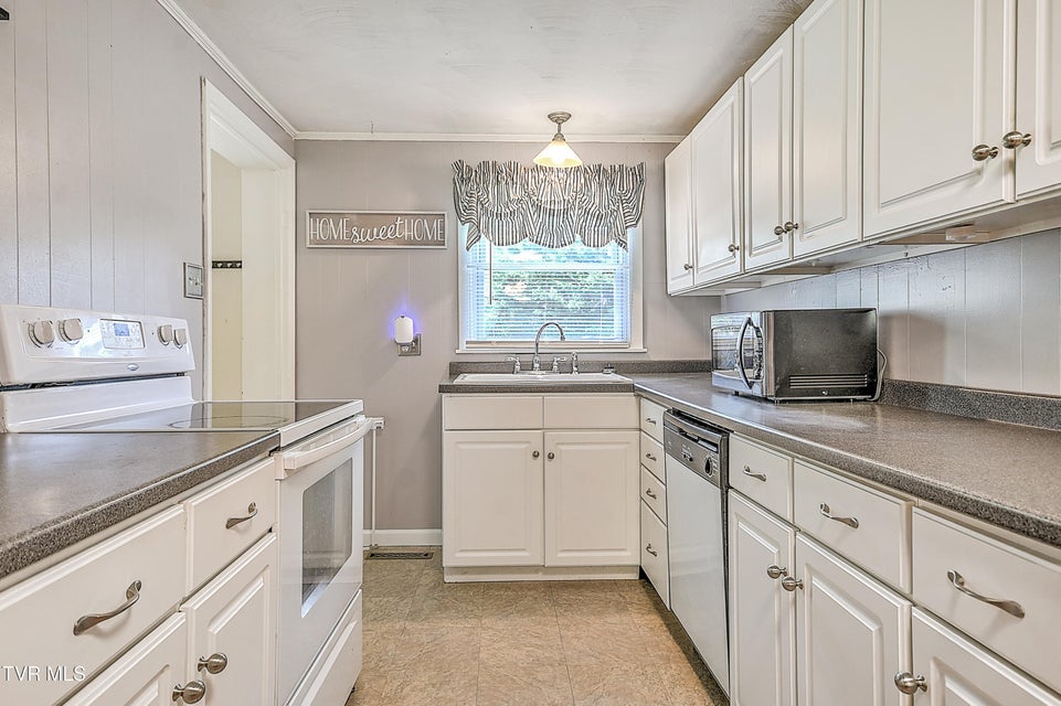 Photo #10: 19032 Woodland Hills Road