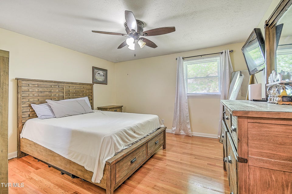 Photo #15: 19032 Woodland Hills Road