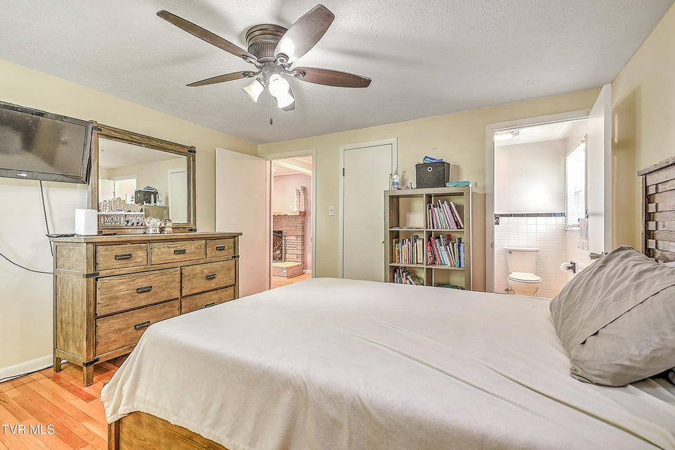Photo #17: 19032 Woodland Hills Road