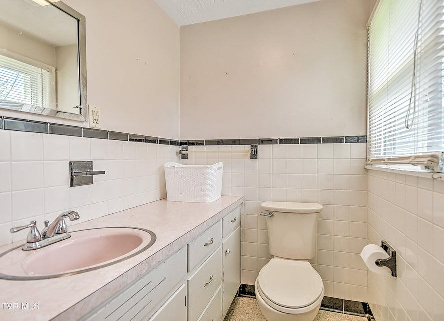 Photo #18: 19032 Woodland Hills Road