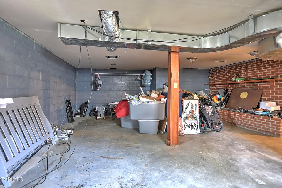 Photo #32: 19032 Woodland Hills Road