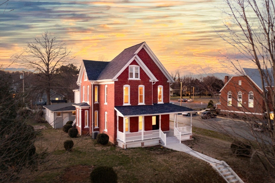 Photo #2: 1115 Unaka Avenue