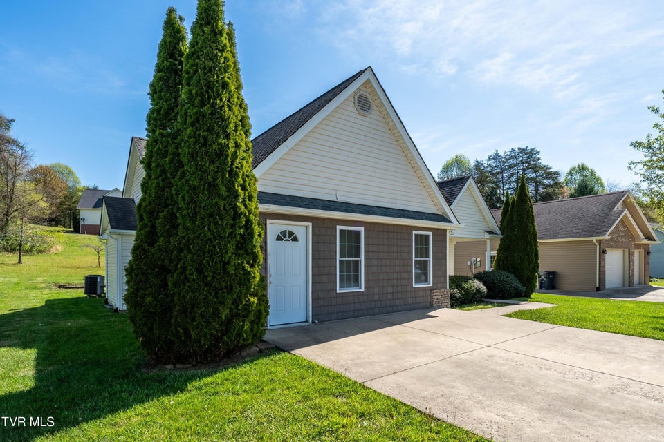 Photo #3: 250 Bradford Lane