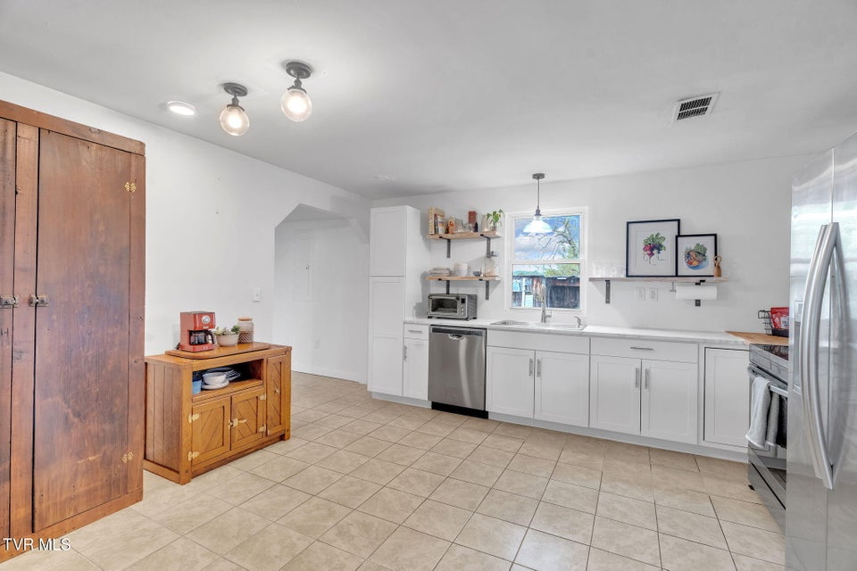 Photo #9: 302 Wilson Avenue