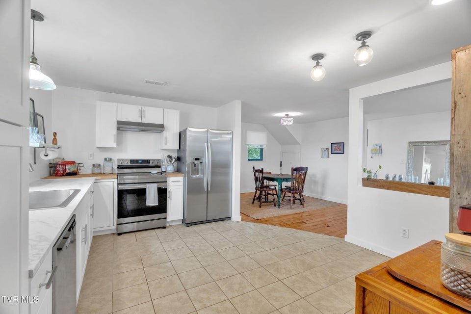 Photo #10: 302 Wilson Avenue