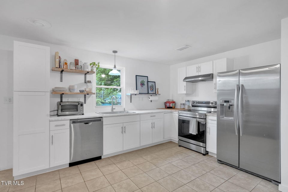 Photo #11: 302 Wilson Avenue