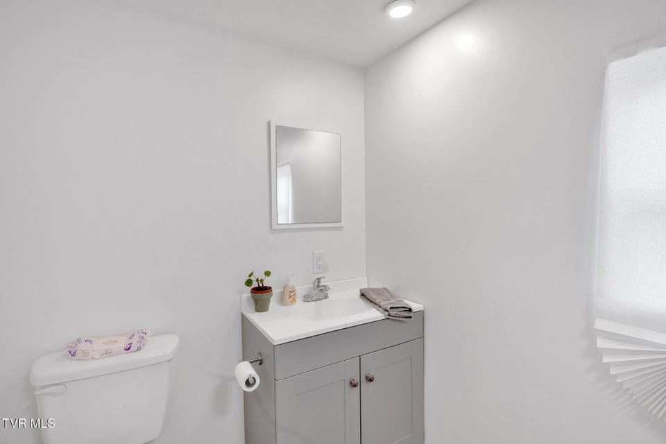 Photo #13: 302 Wilson Avenue