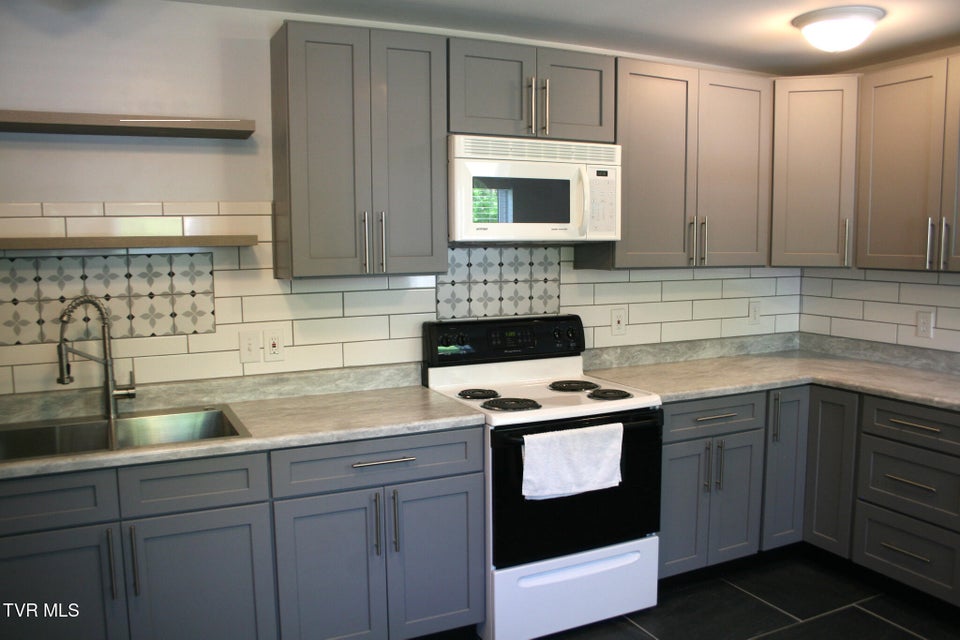 Photo #3: 530 South Avenue