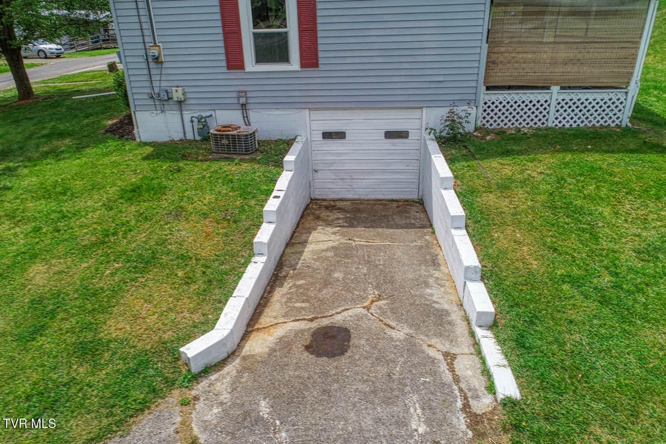 Photo #8: 130 Pine Street