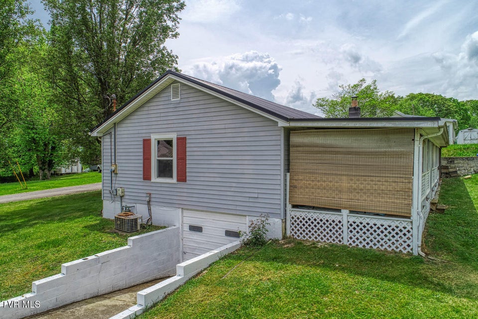Photo #9: 130 Pine Street