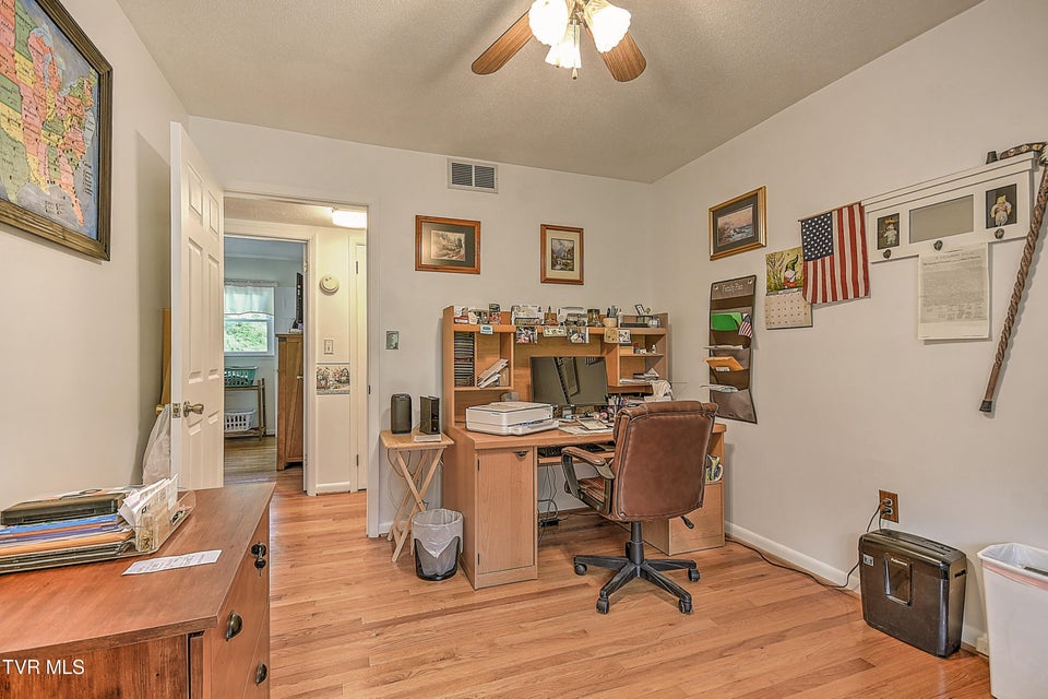 Photo #26: 612 Colonial Heights Road