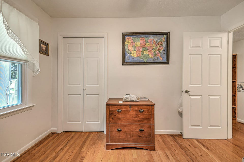 Photo #27: 612 Colonial Heights Road