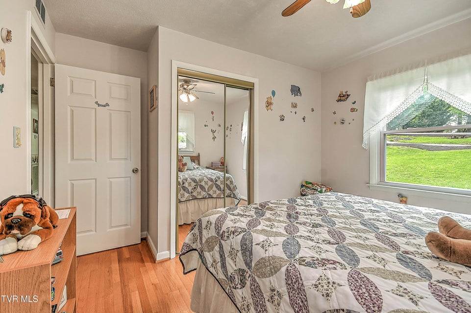 Photo #29: 612 Colonial Heights Road