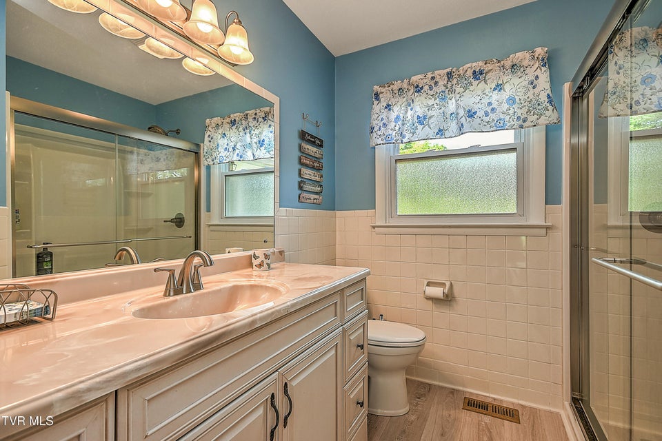 Photo #32: 612 Colonial Heights Road