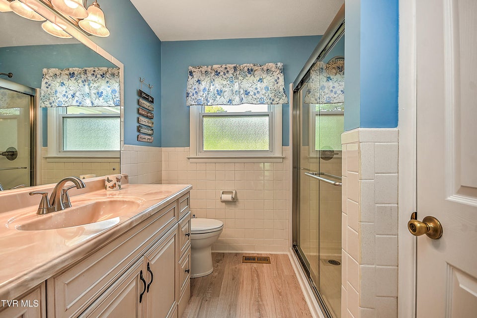 Photo #33: 612 Colonial Heights Road