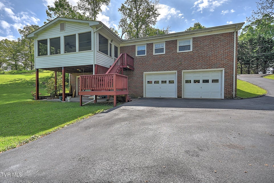 Photo #40: 612 Colonial Heights Road