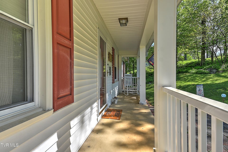 Photo #41: 612 Colonial Heights Road