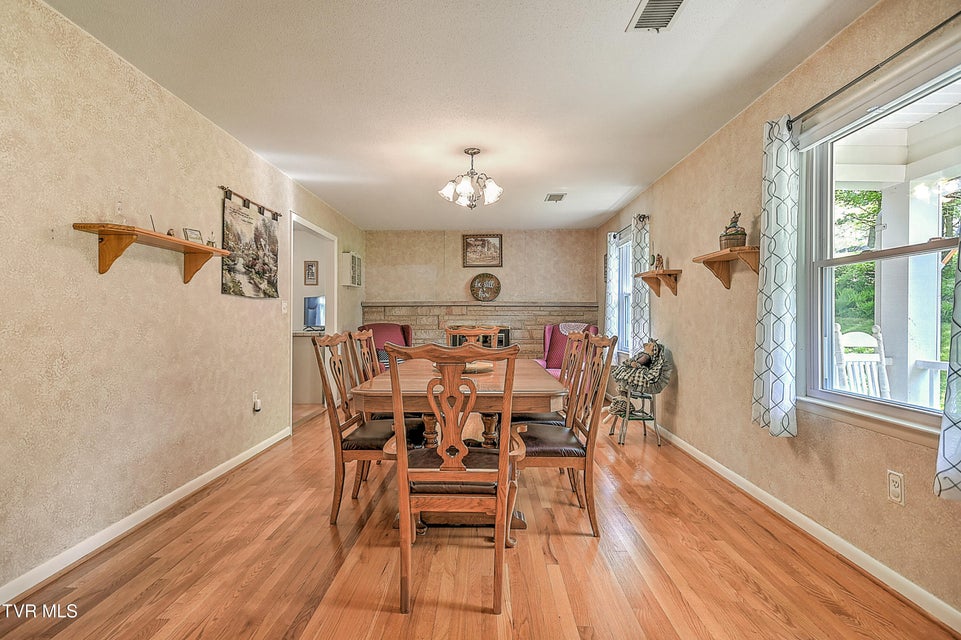 Photo #23: 612 Colonial Heights Road
