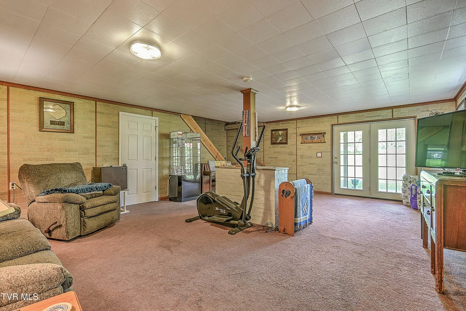 Photo #44: 612 Colonial Heights Road