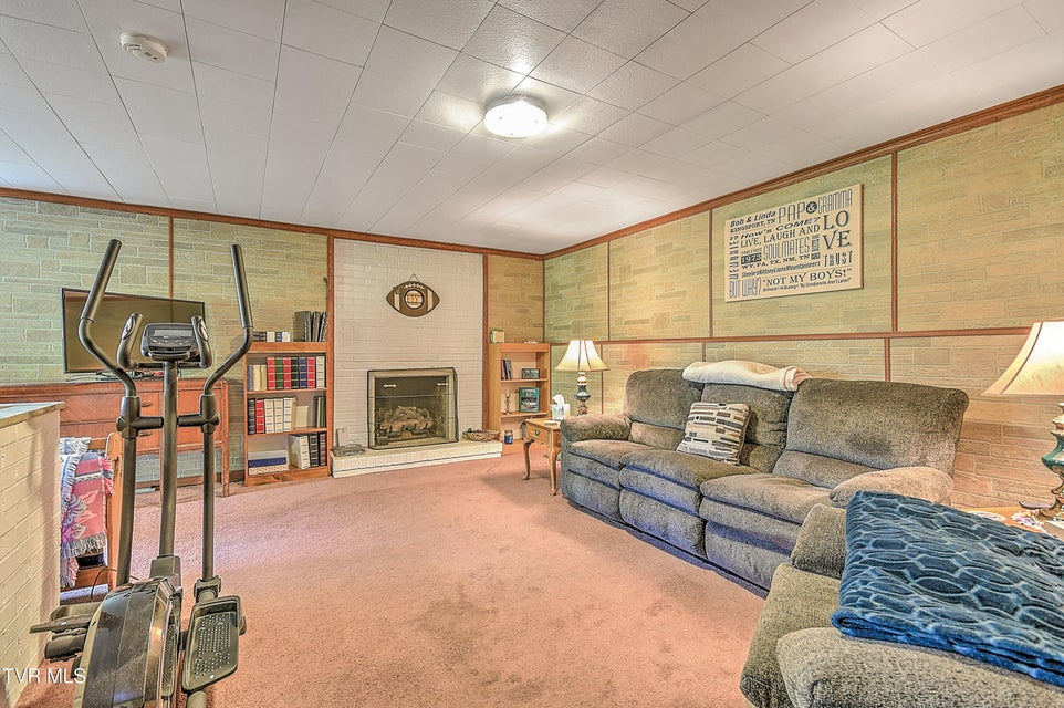 Photo #45: 612 Colonial Heights Road
