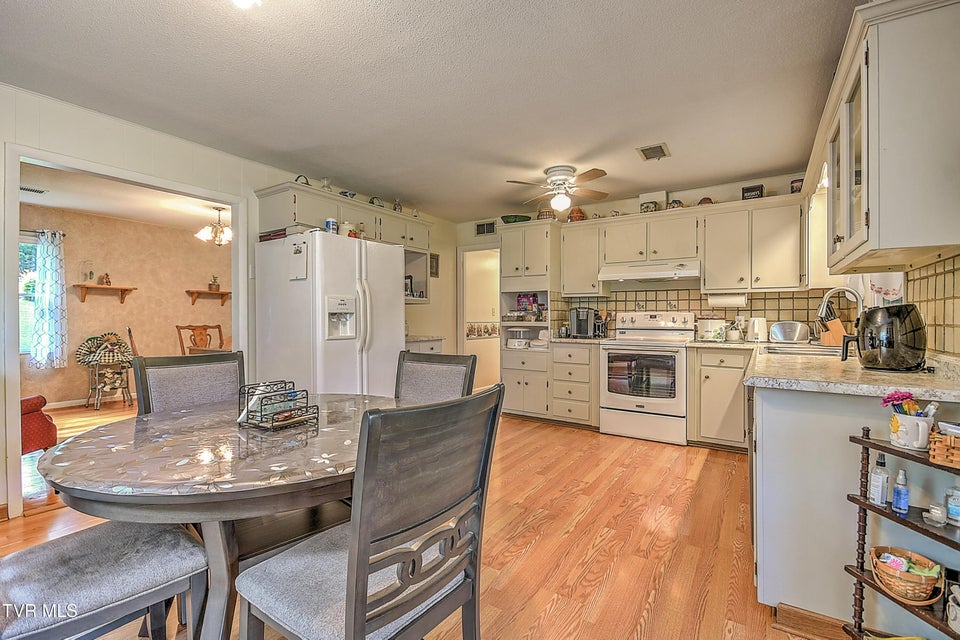 Photo #12: 612 Colonial Heights Road
