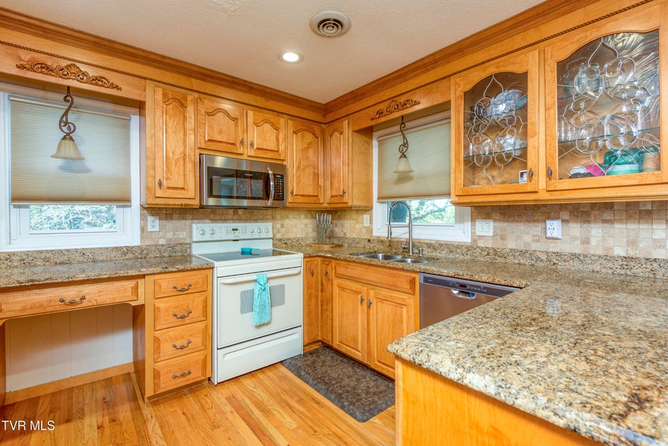 Photo #10: 515 Meadowcrest Drive