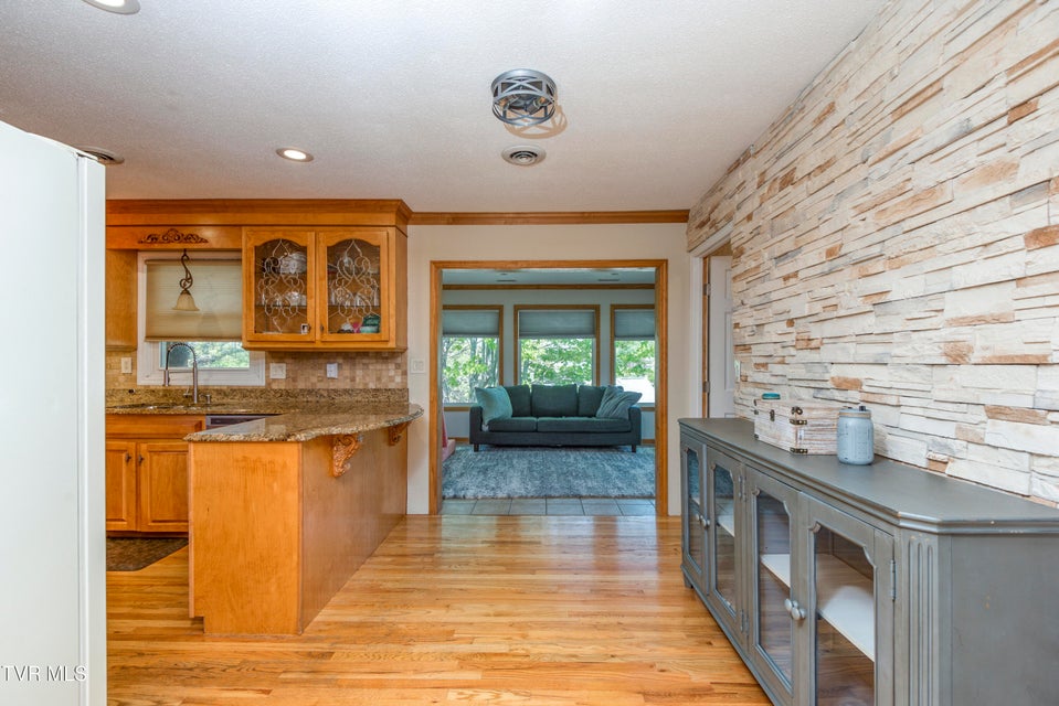 Photo #12: 515 Meadowcrest Drive