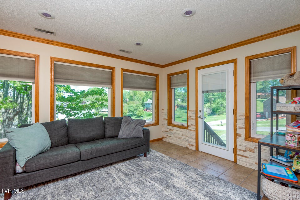 Photo #13: 515 Meadowcrest Drive