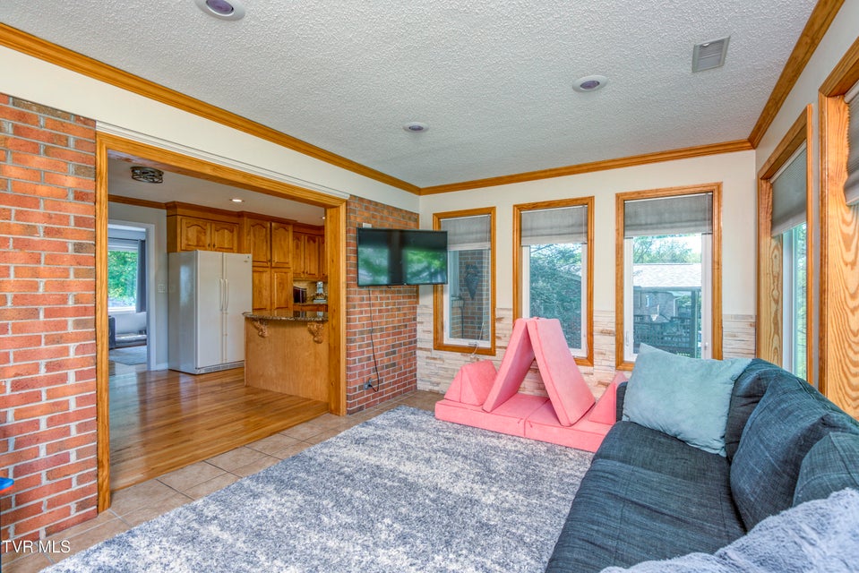 Photo #14: 515 Meadowcrest Drive