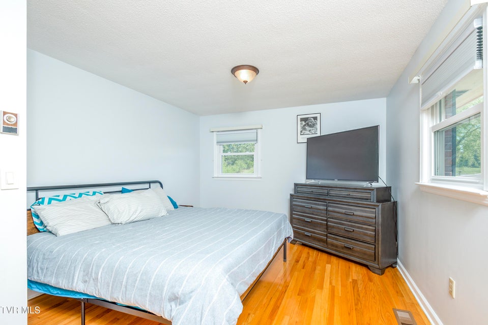 Photo #19: 515 Meadowcrest Drive