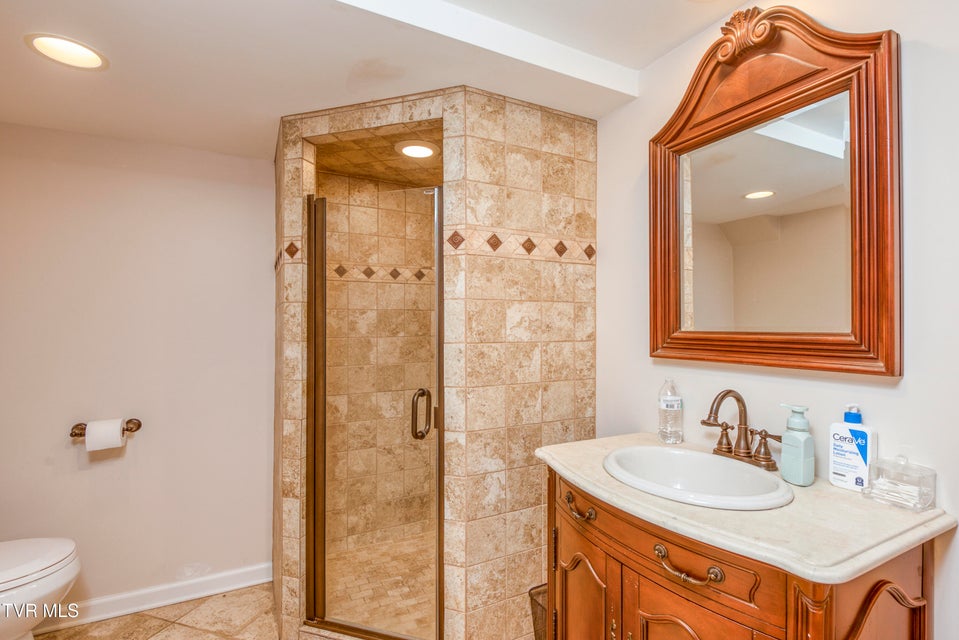 Photo #20: 515 Meadowcrest Drive