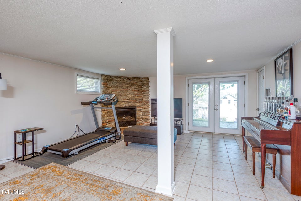 Photo #21: 515 Meadowcrest Drive