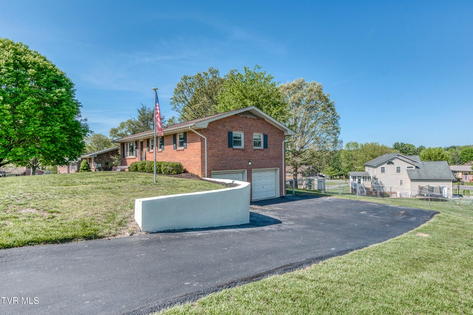 Photo #3: 515 Meadowcrest Drive