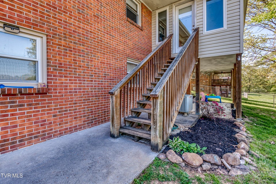 Photo #5: 515 Meadowcrest Drive