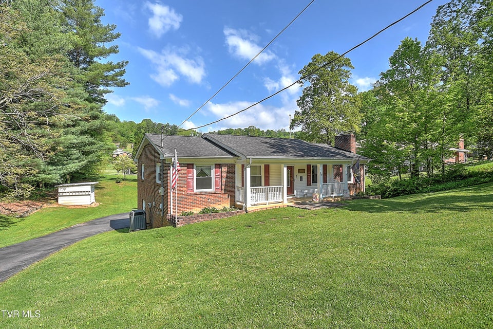 Photo #3: 612 Colonial Heights Road