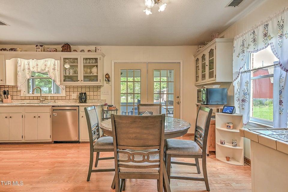 Photo #13: 612 Colonial Heights Road