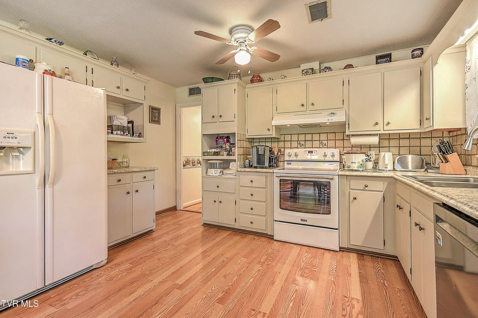 Photo #16: 612 Colonial Heights Road