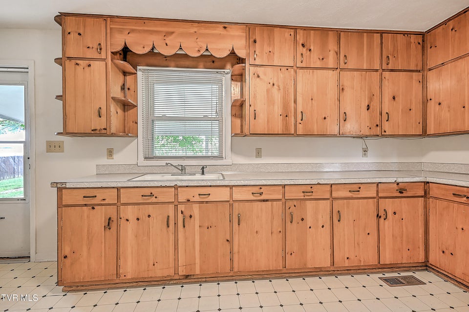 Photo #10: 1809 Ridgemont Drive