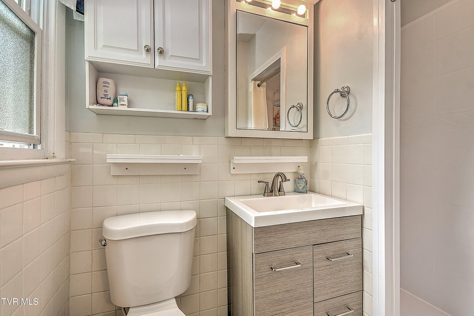 Photo #8: 612 Colonial Heights Road