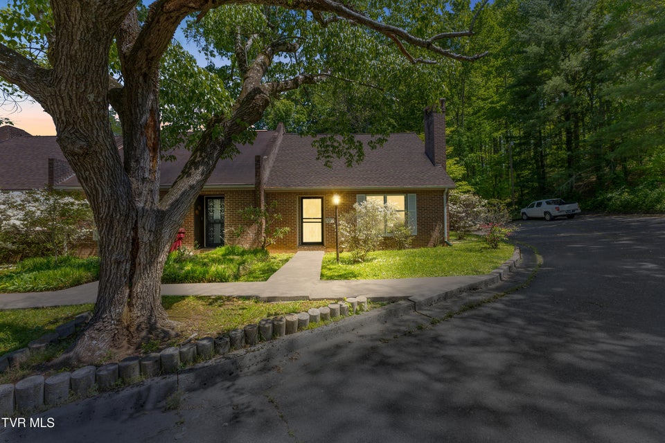 Photo #51: 1837 Presswood Road