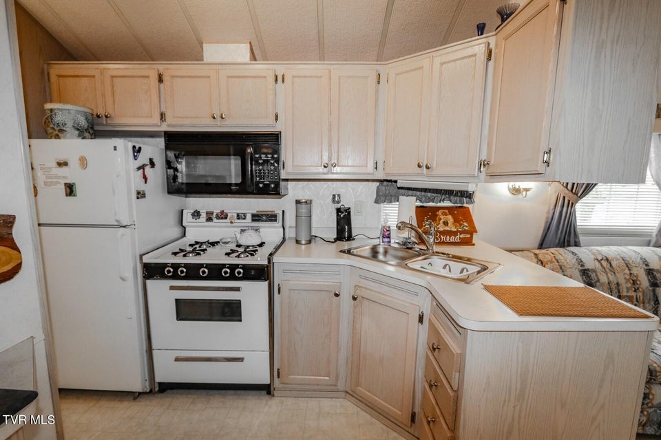 Photo #14: 5355 East Parkway Lot 56