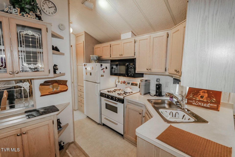 Photo #15: 5355 East Parkway Lot 56