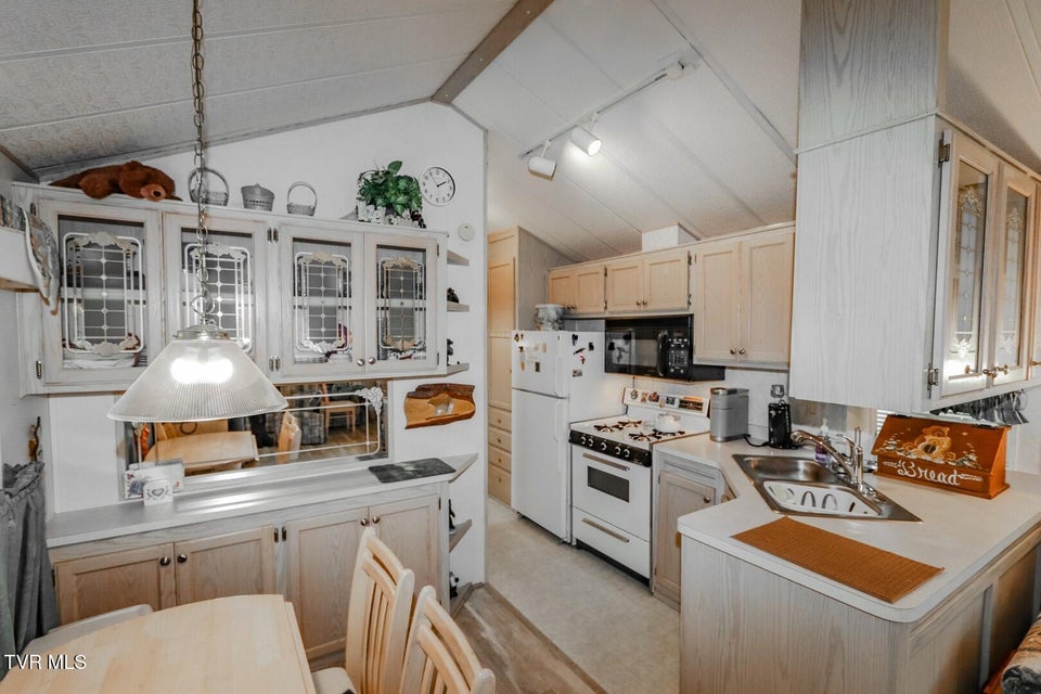 Photo #16: 5355 East Parkway Lot 56
