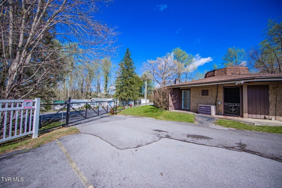 Photo #52: 5355 East Parkway Lot 56