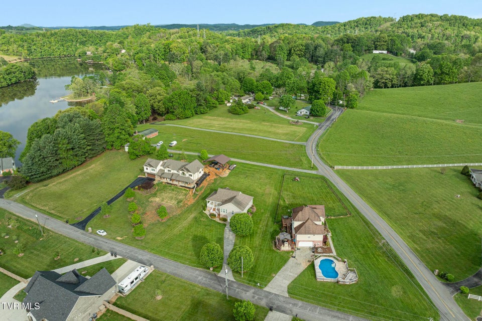 Photo #3: 208 Lakefront Lane