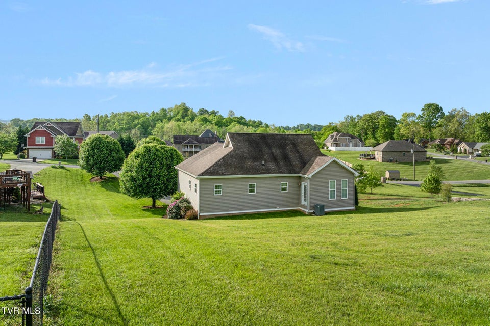 Photo #17: 208 Lakefront Lane
