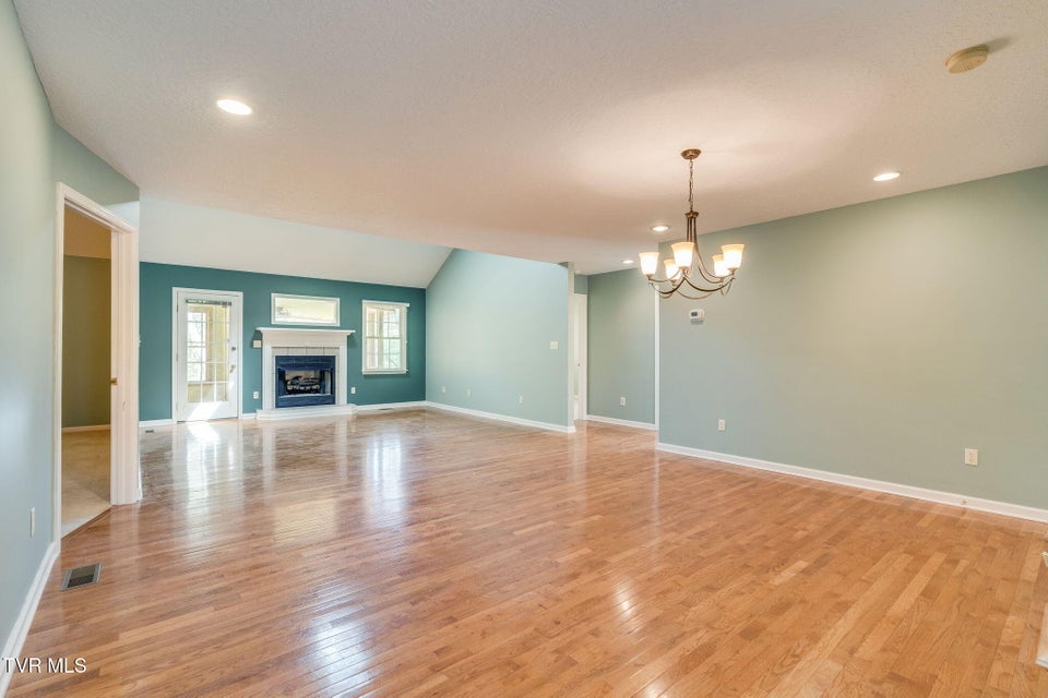 Photo #5: 610 Willowcrest Place