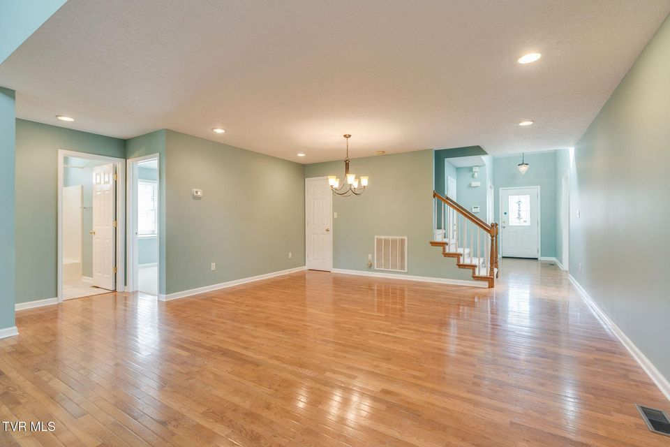 Photo #6: 610 Willowcrest Place