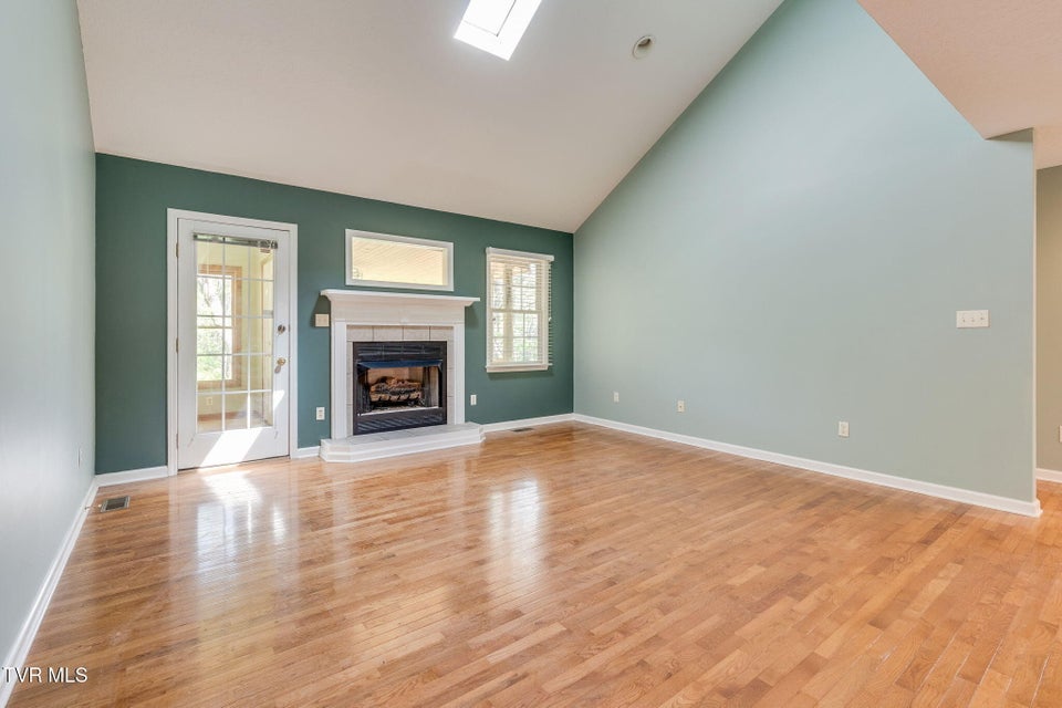 Photo #7: 610 Willowcrest Place