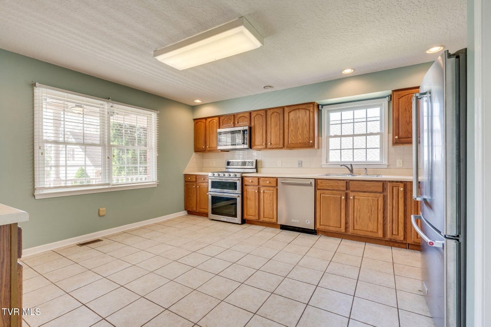 Photo #9: 610 Willowcrest Place